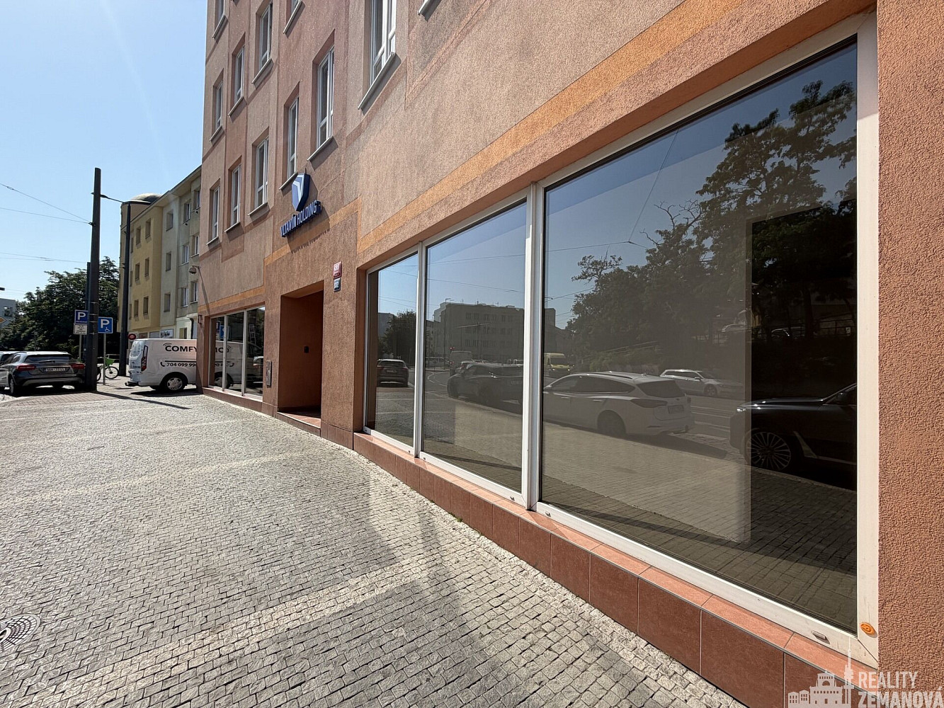 Pronájem obchodních prostor 323 m² — photo 3