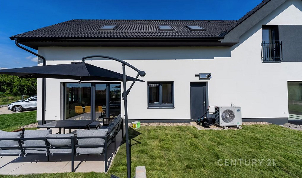 Prodej domu 113 m² s pozemkem 325 m², Škvorec – náhled fotky 2