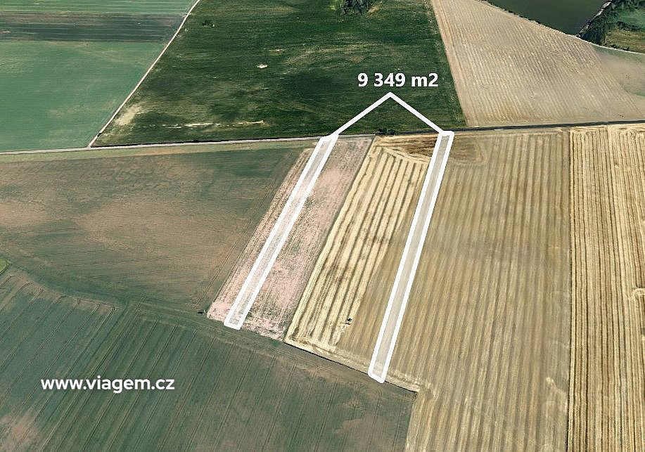Prodej pole 1 869 m²