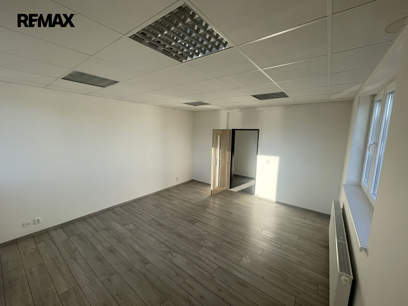 Pronájem kanceláře 21 m² — photo 3