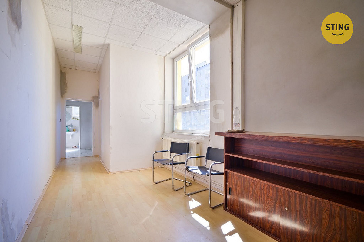 Pronájem kanceláře 150 m² – fotografie 5