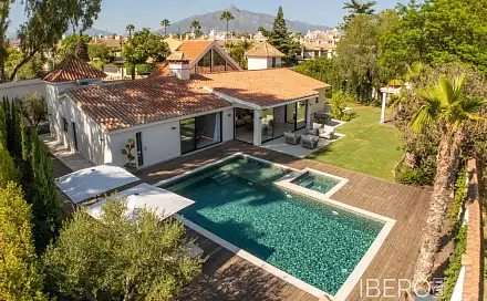 Prodej domu 336 m² s pozemkem 1 494 m², Puerto Banus, Španělsko