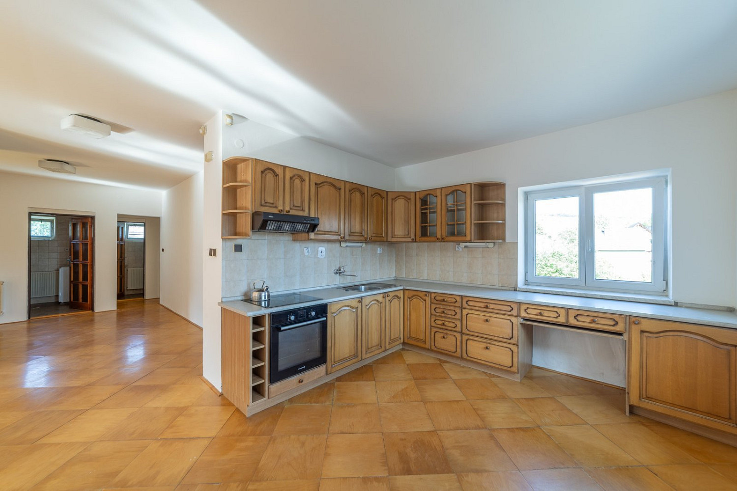 Prodej domu 333 m² s pozemkem 1 095 m² – pohled 2