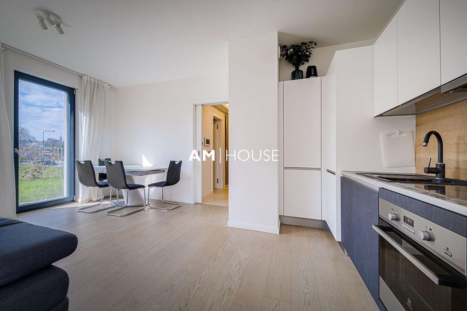 Pronájem bytu 2+kk 64 m² – fotografie 3