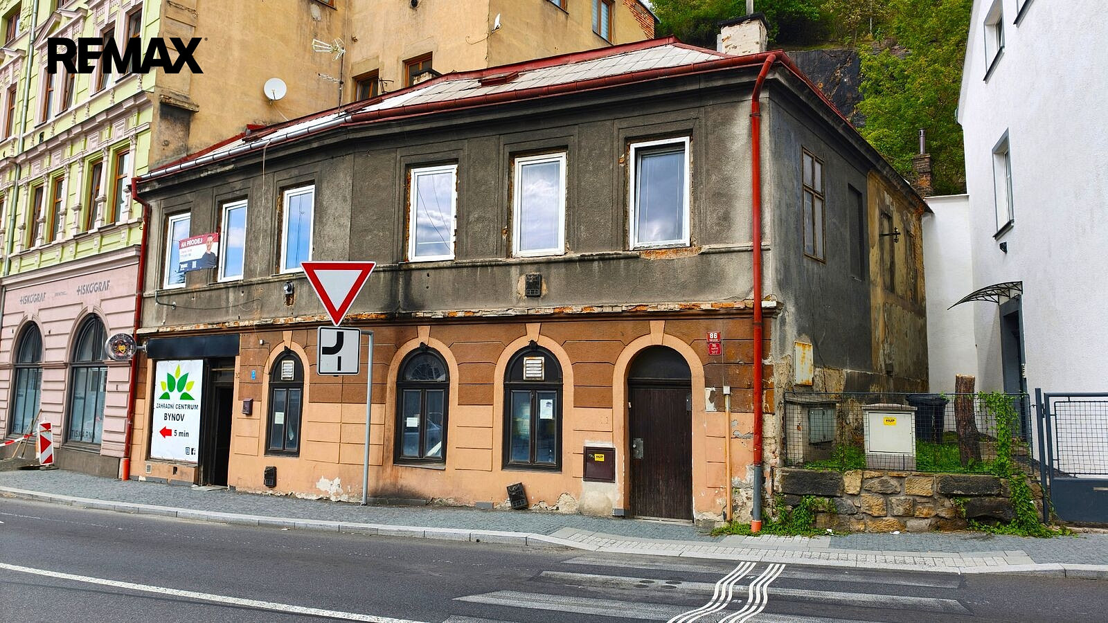 Prodej nájemního domu, činžáku 183 m² – fotografie 2