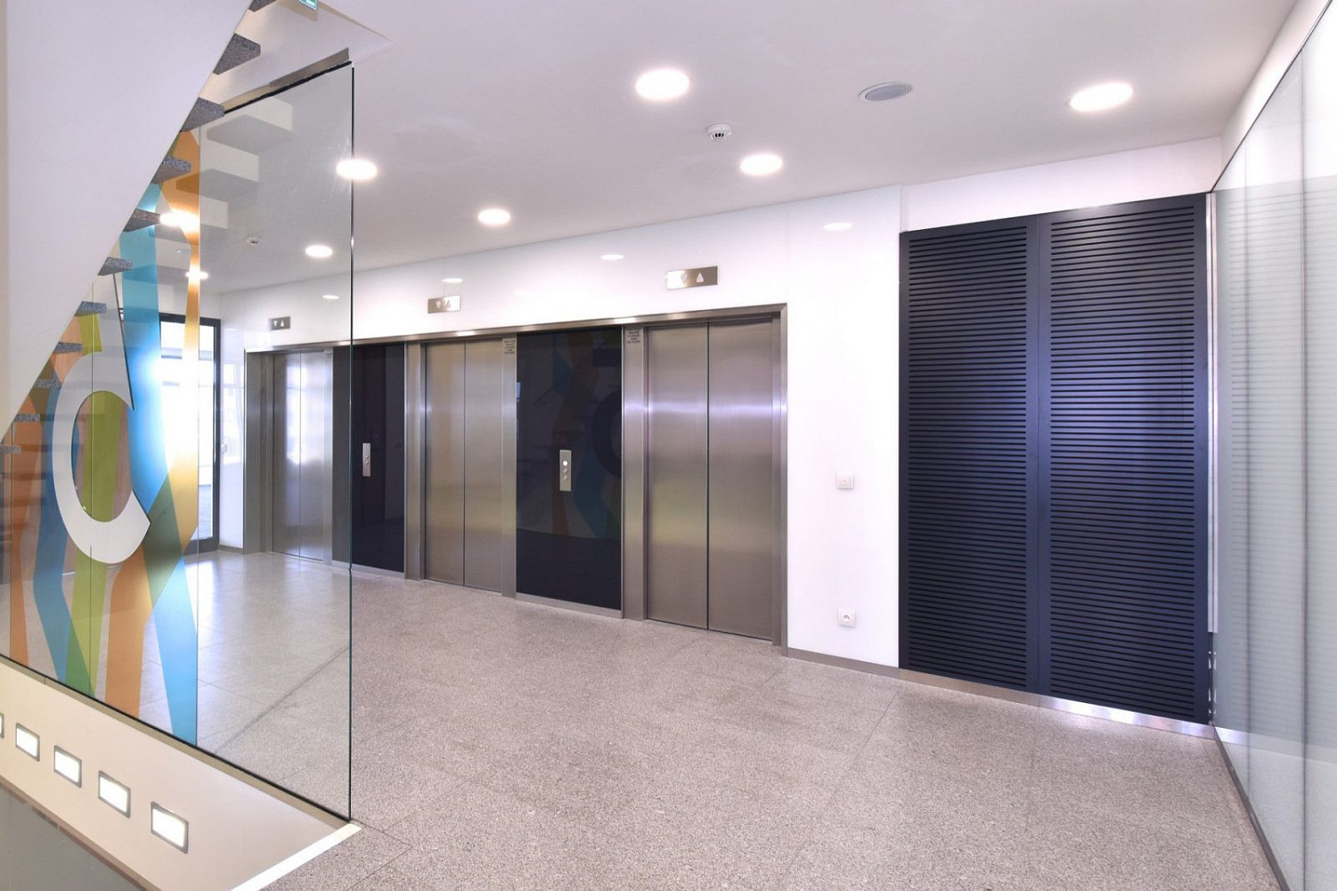 Pronájem kanceláře 360 m² – fotografie 5