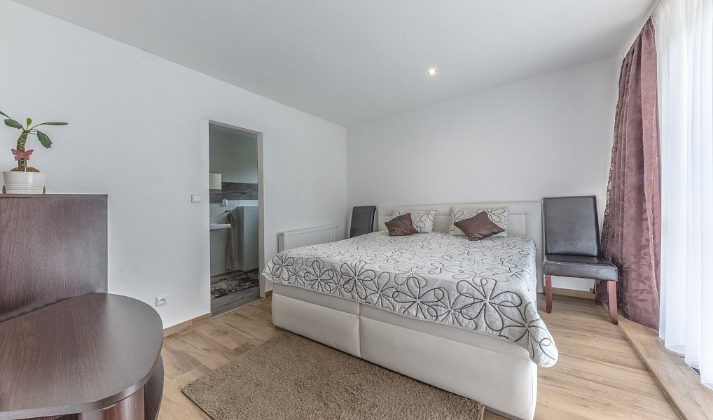 Prodej domu 260 m² s pozemkem 991 m², Praha – náhled fotky 7