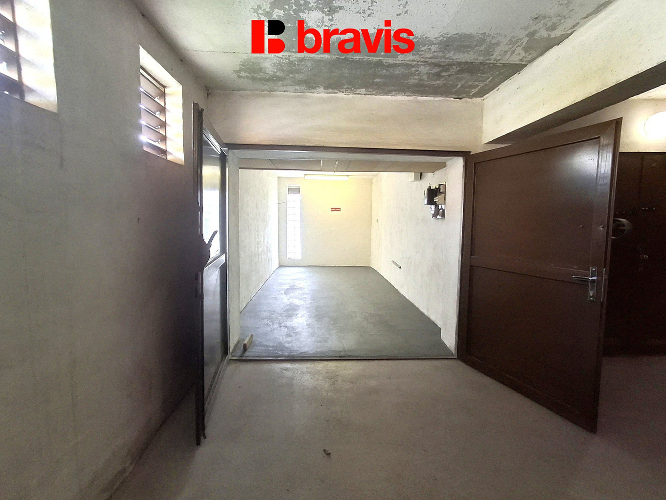 Prodej prostorné garáže 20 m2, elektřina zavedená, brno - vinohrady, ul. žarošická. — photo 4