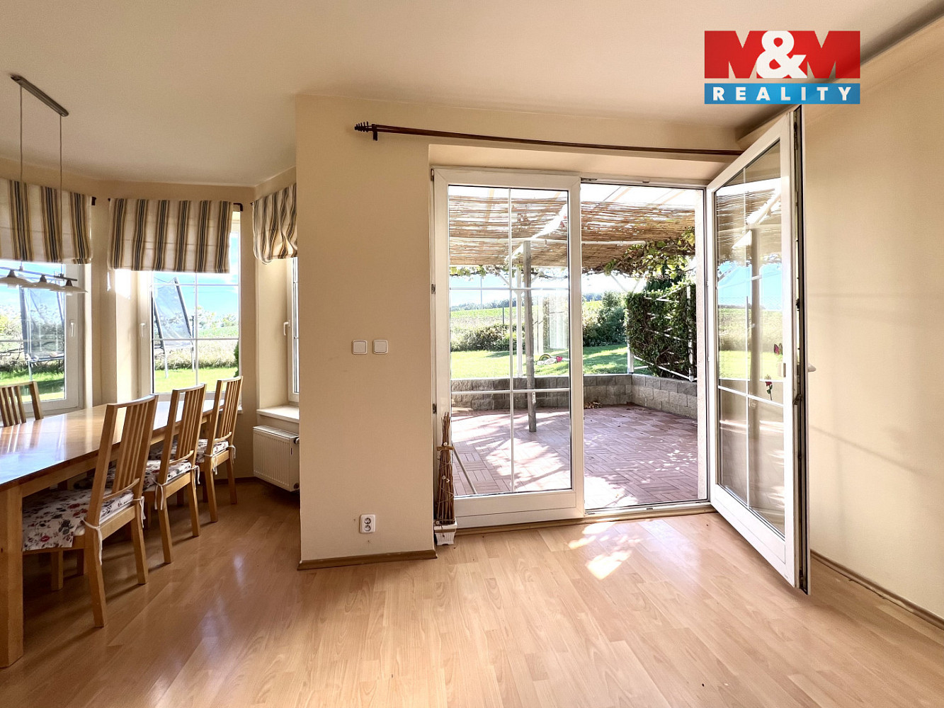 Prodej domu 200 m² s pozemkem 831 m² – fotografie 3