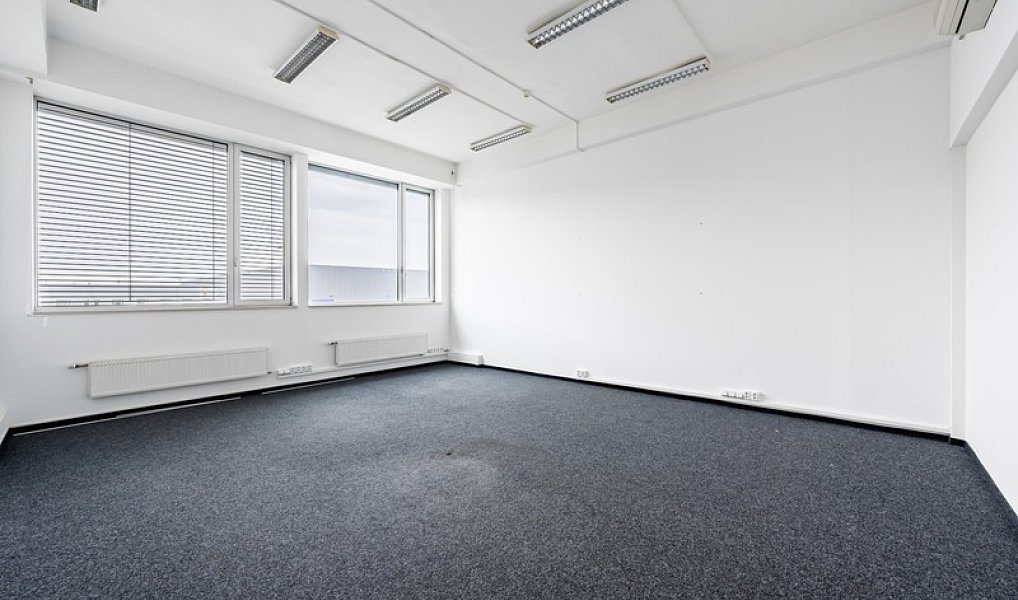 Pronájem kanceláře 90 m², Praha – fotka 1 z 7