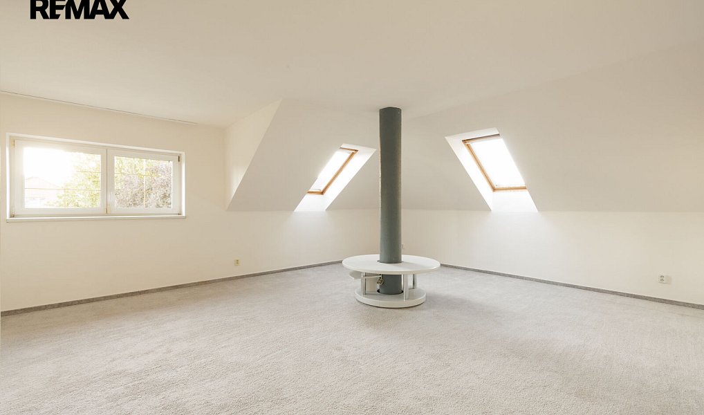 Prodej domu 520 m² s pozemkem 764 m², Roztoky – náhled fotky 18