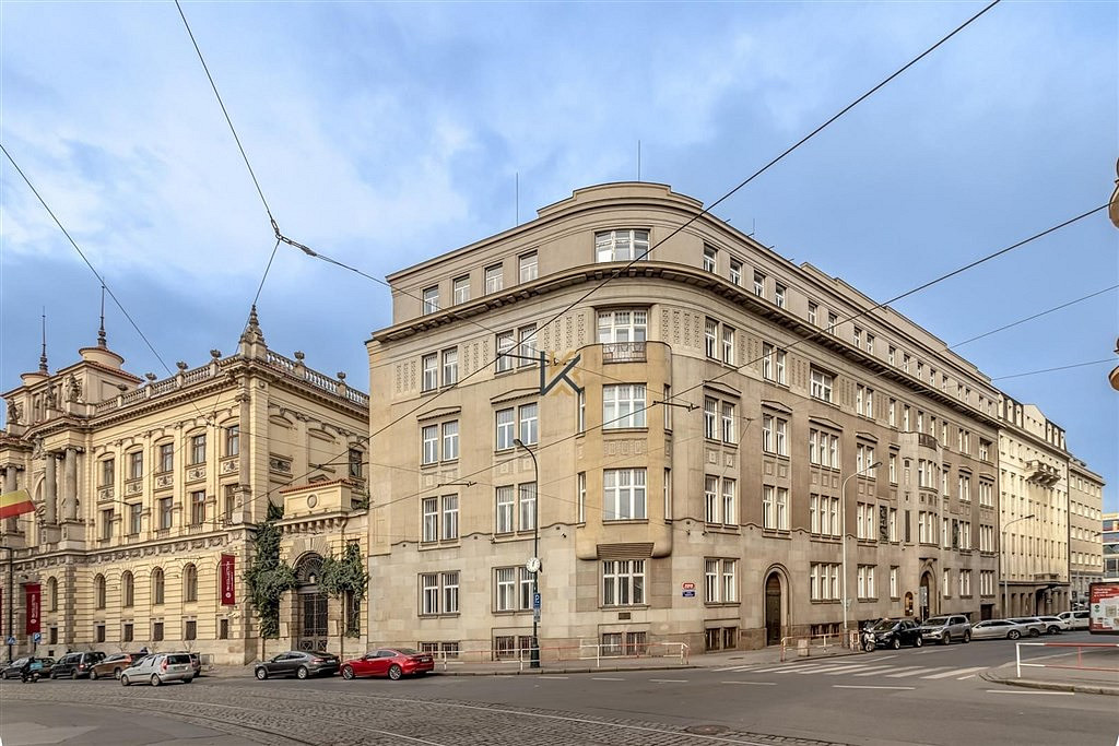 Pronájem kanceláře 160 m² — photo 2
