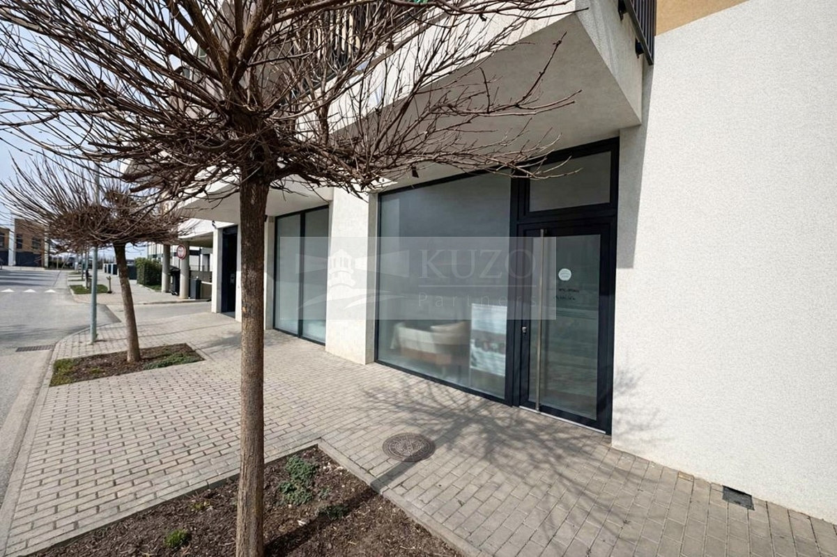 Prodej obchodních prostor 73 m² – fotografie 2