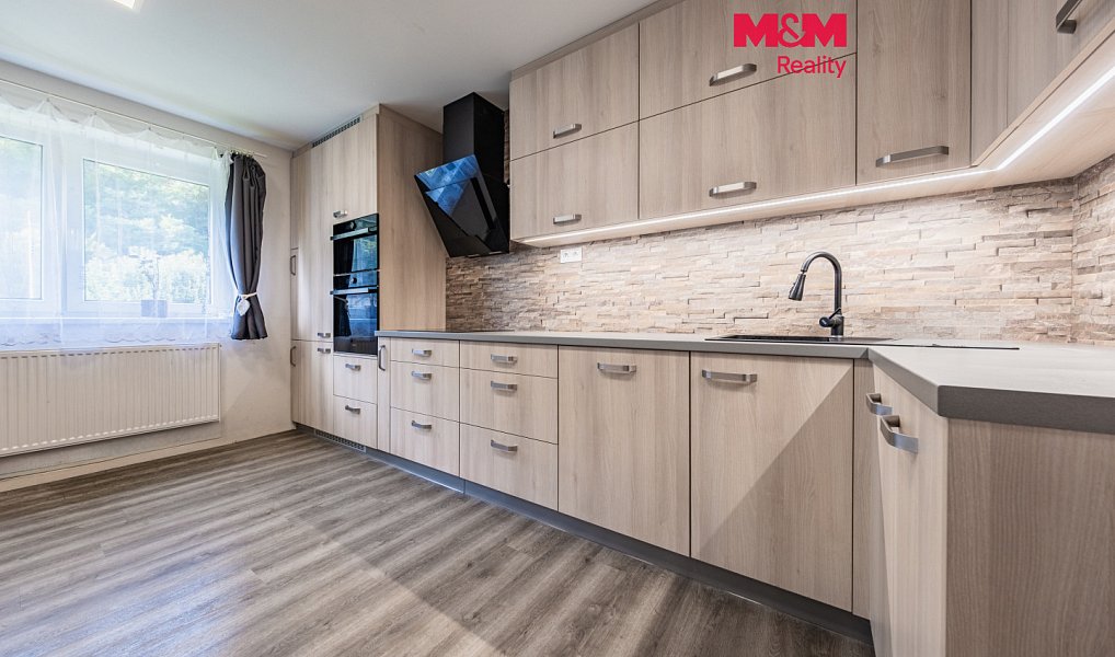 Prodej domu 131 m² s pozemkem 1 031 m², Měchenice – fotka 1 z 23