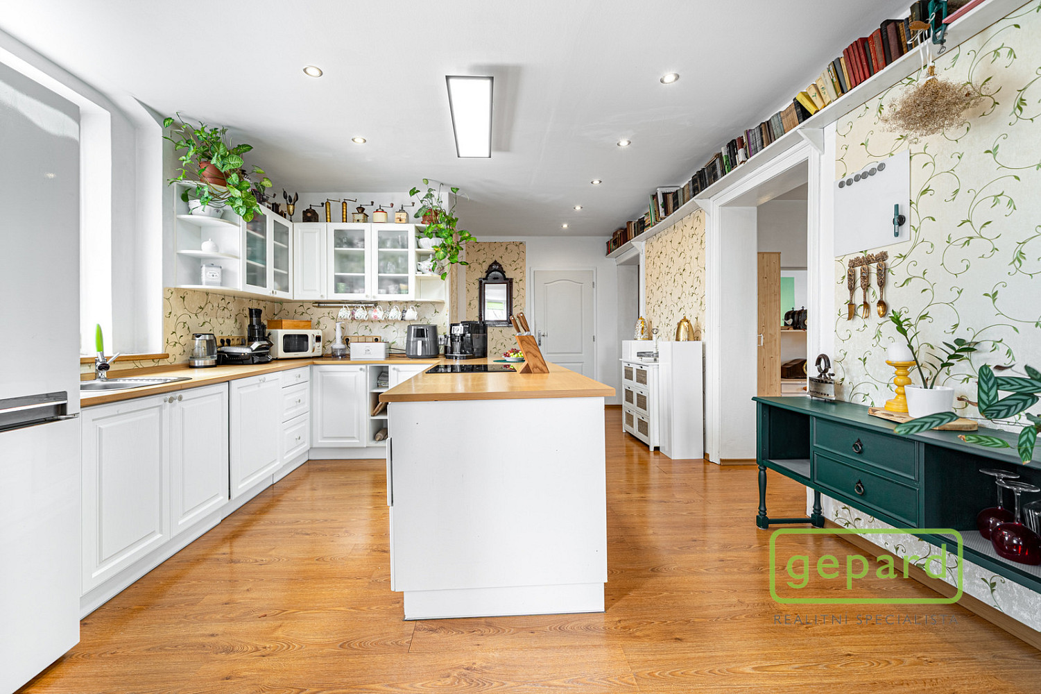 Prodej domu 341 m² s pozemkem 2 007 m² – fotografie 2