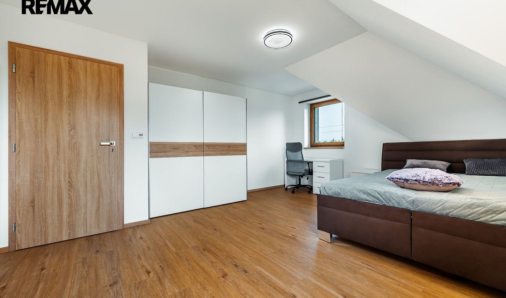 Prodej domu 350 m² s pozemkem 2 074 m², Staré Město – náhled fotky 15
