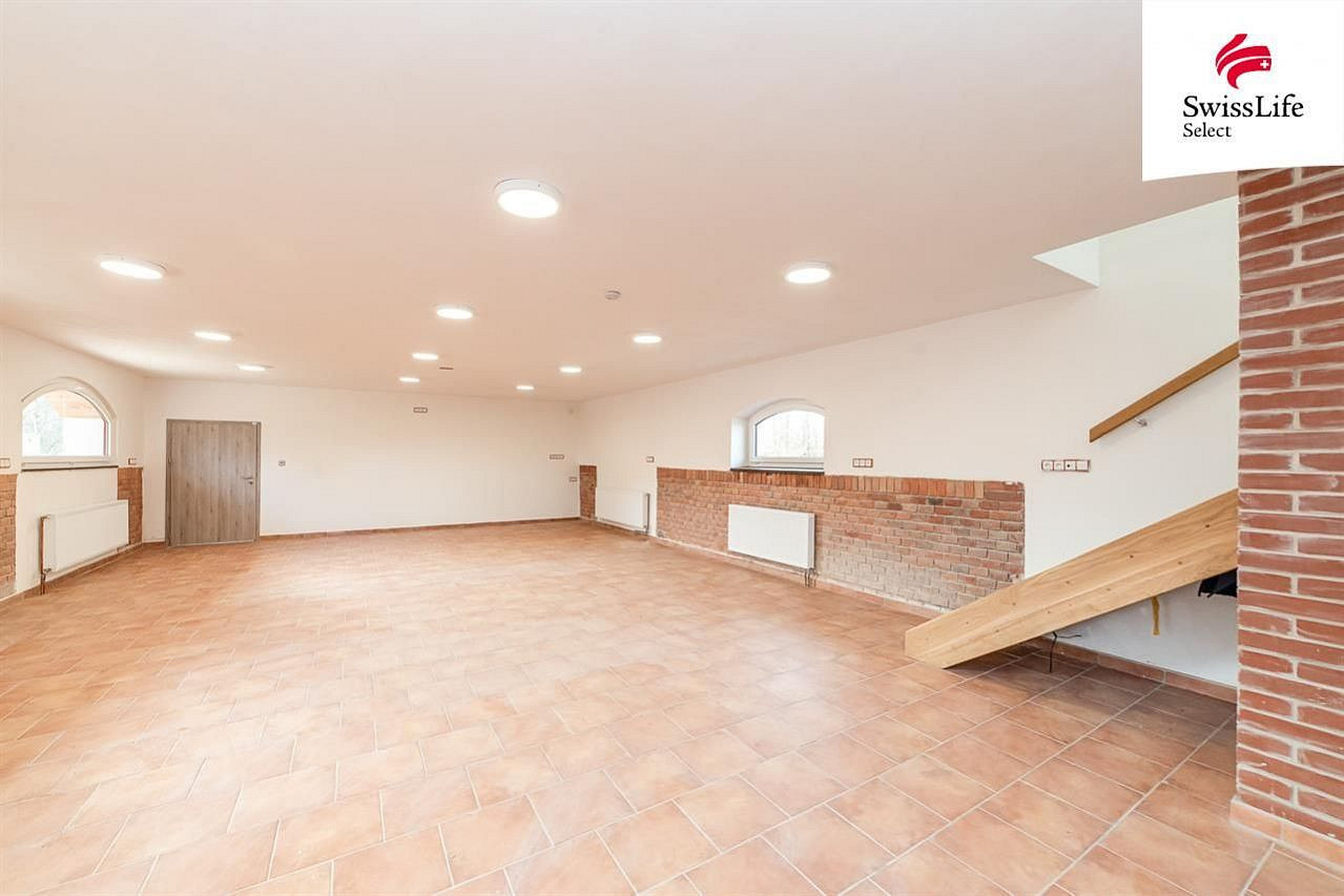 Prodej obchodních prostor 230 m² – fotografie 2