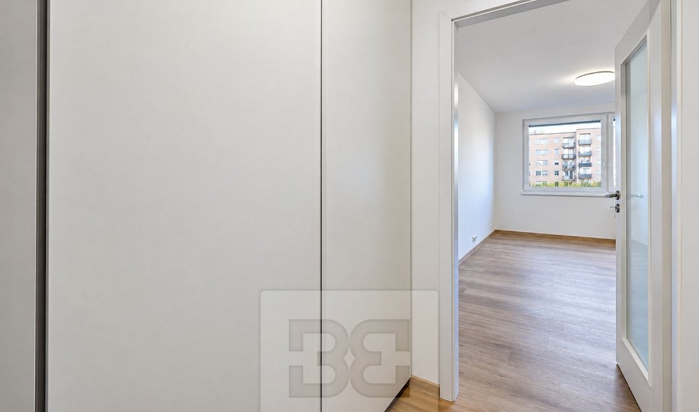 Pronájem bytu 1+kk 29 m², Praha – náhled fotky 6