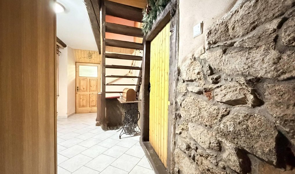 Prodej domu 200 m² s pozemkem 1 124 m², Klíny – náhled fotky 8