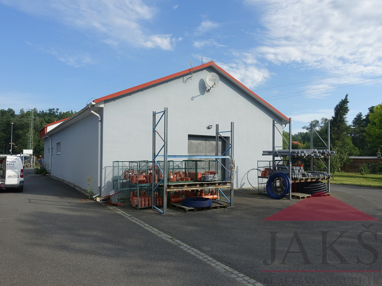 Pronájem skladovacích prostor 238 m²