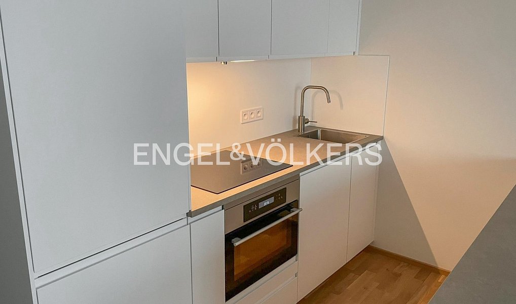 Pronájem bytu 1+kk 34 m², Praha – náhled fotky 2