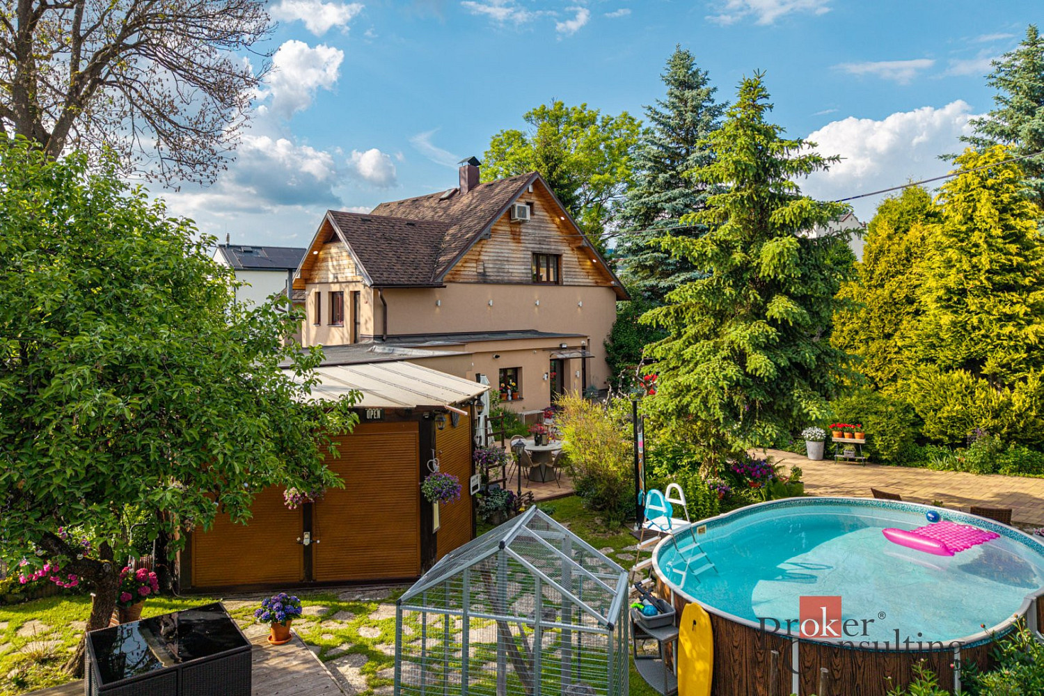 Prodej domu 184 m² s pozemkem 1 236 m²