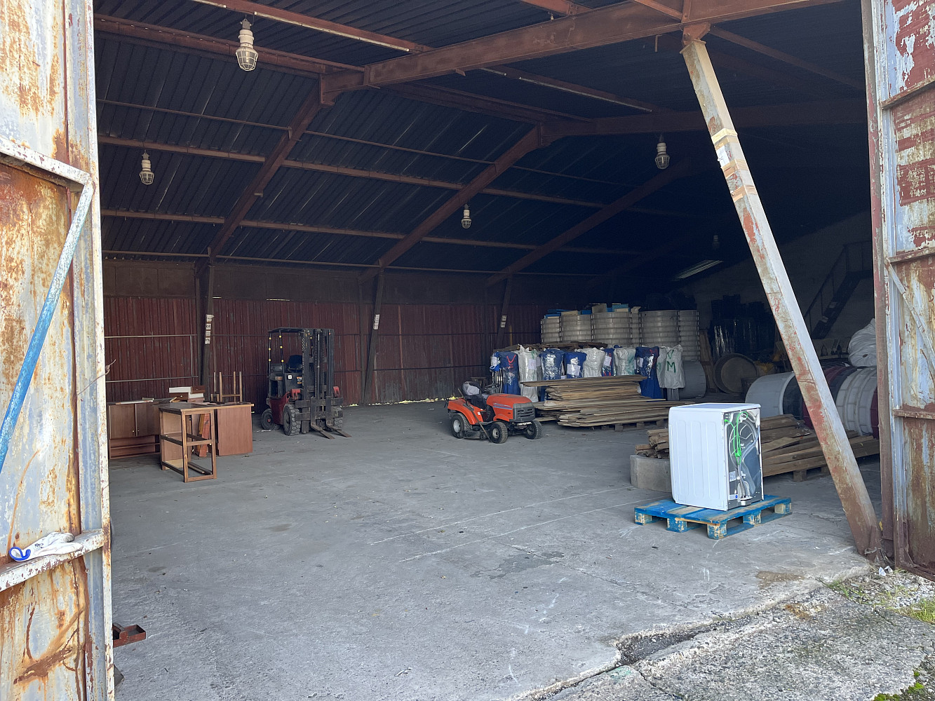 Pronájem skladovacích prostor 400 m² – fotografie 4