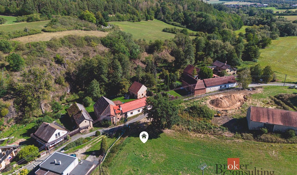 Prodej stavebního pozemku 1 091 m², Radnice – náhled fotky 9