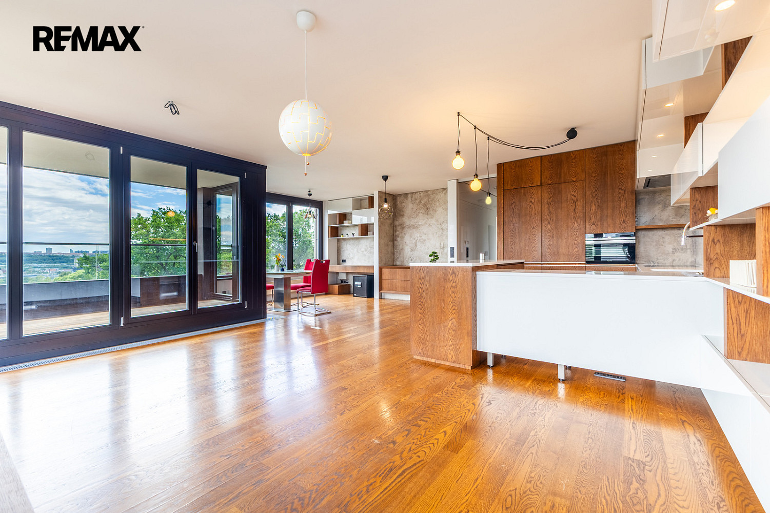Pronájem bytu 3+kk 112 m² — photo 2