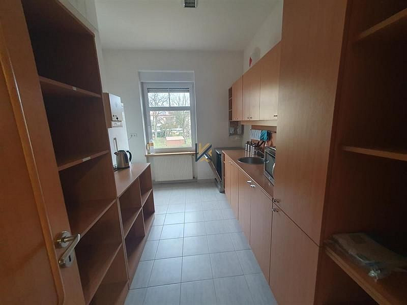 Pronájem kanceláře 160 m² — photo 3