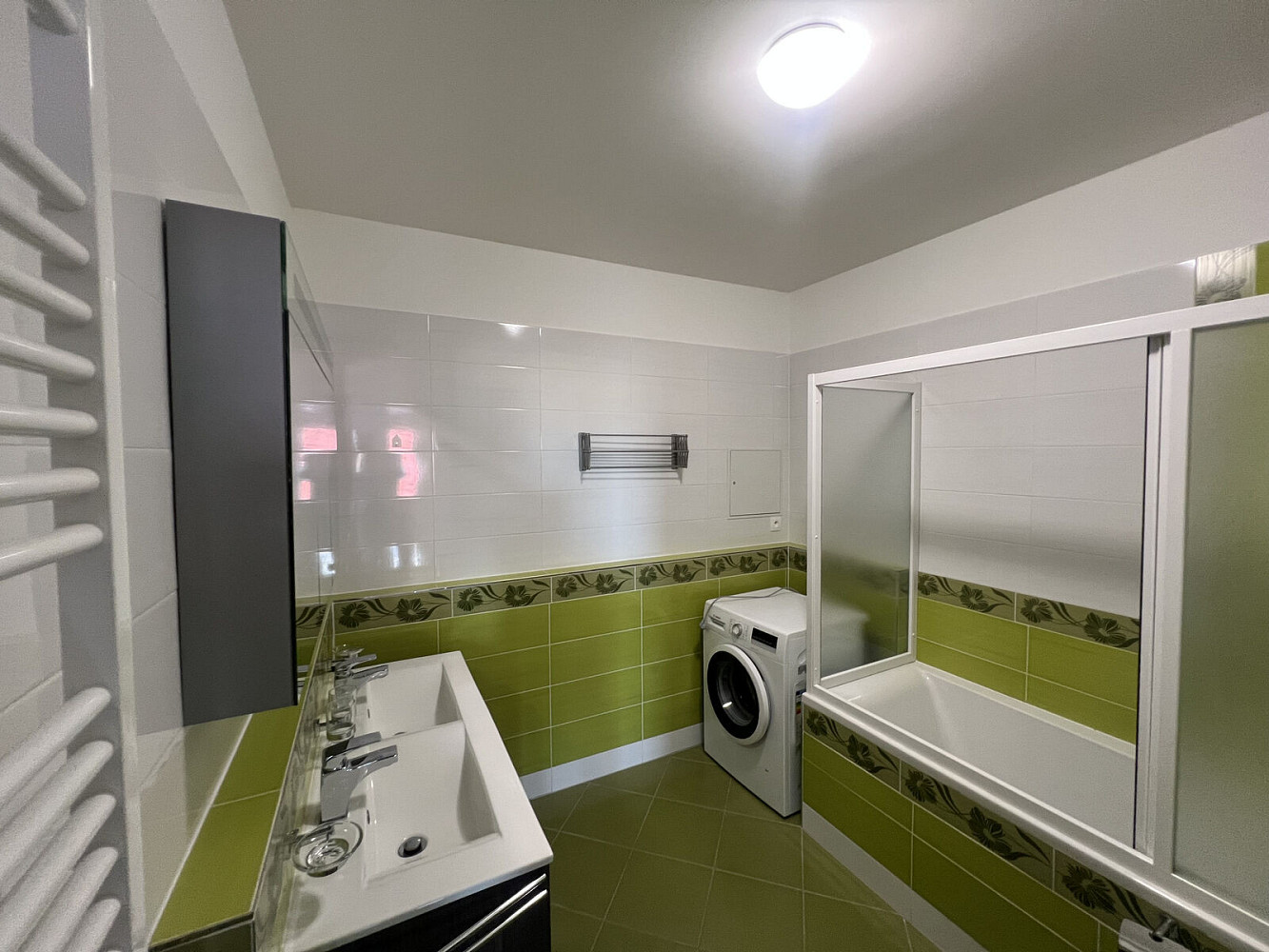 Pronájem bytu 4+kk 85 m² – fotografie 3