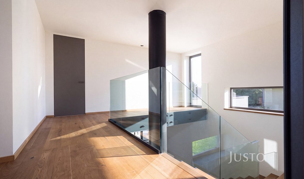 Prodej domu 349 m² s pozemkem 1 385 m², Ohrobec – náhled fotky 33