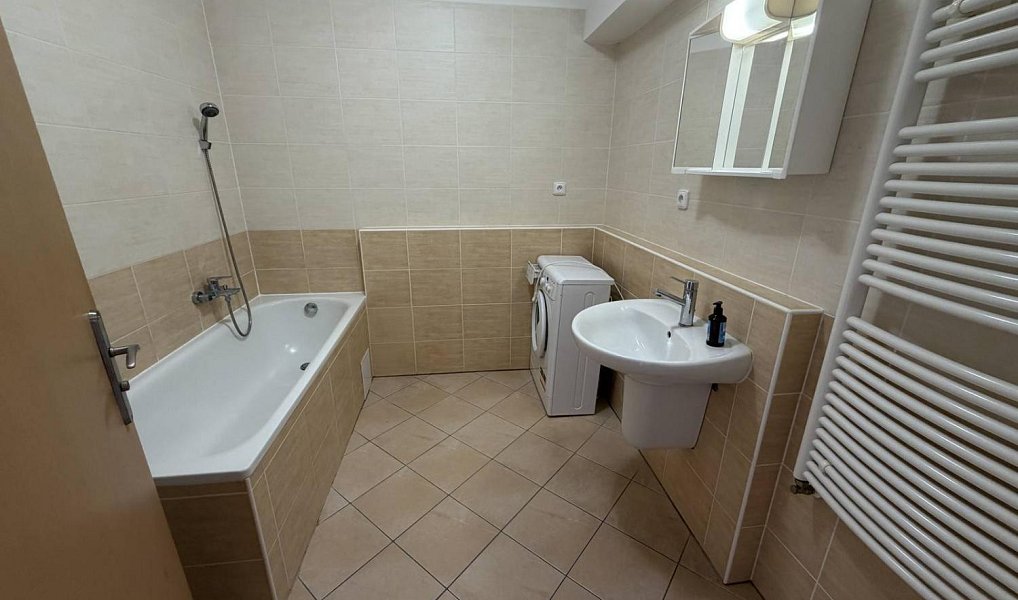 Pronájem bytu 1+kk 36 m², Hradec Králové – náhled fotky 4