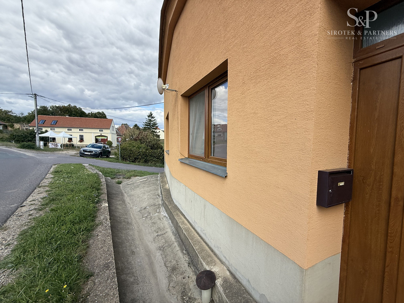 Prodej domu 240 m² s pozemkem 658 m² – fotografie 2