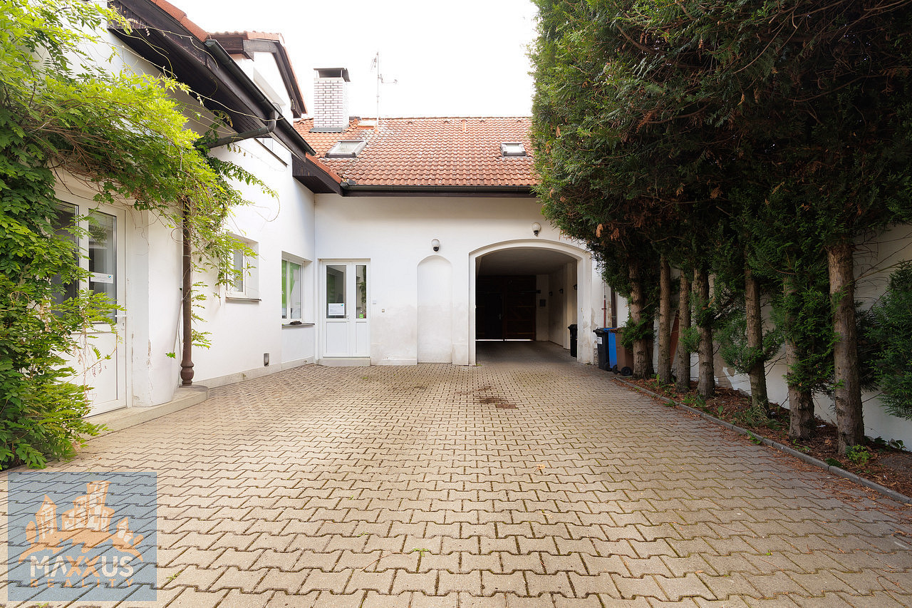 Pronájem kanceláře 300 m² – fotografie 3