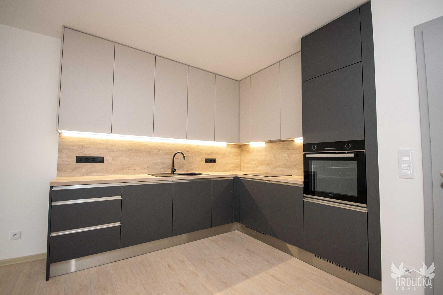 Pronájem bytu 2+kk 74 m² – fotografie 3