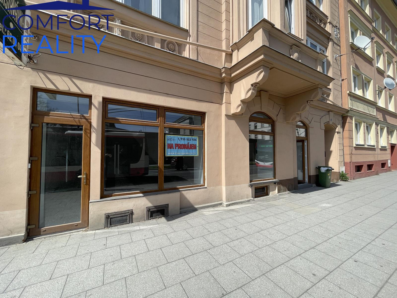 Pronájem obchodních prostor 220 m²