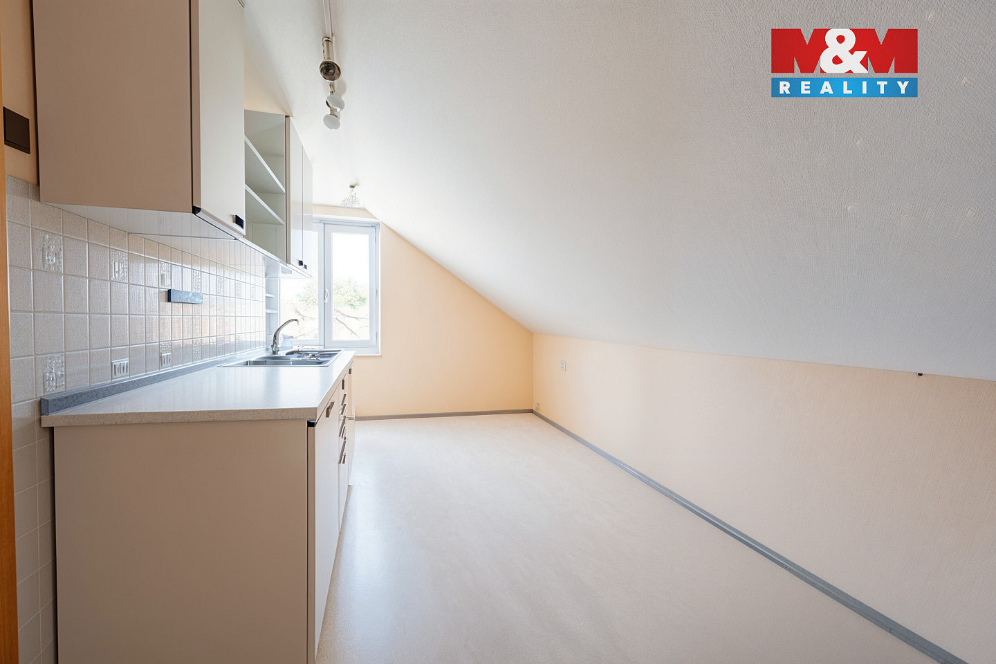 Prodej domu 220 m² s pozemkem 3 838 m² – fotografie 3
