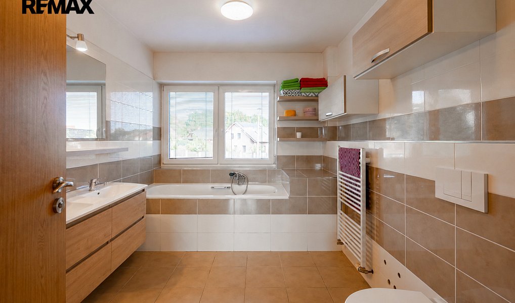 Prodej domu 199 m² s pozemkem 524 m², Hovorčovice – náhled fotky 28