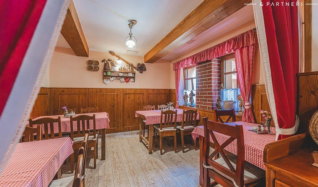 Prodej ubytovacího objektu 915 m², Hradec Králové – náhled fotky 14