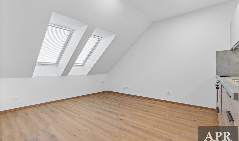 Pronájem bytu 2+1 58 m², Strážnice – náhled fotky 3