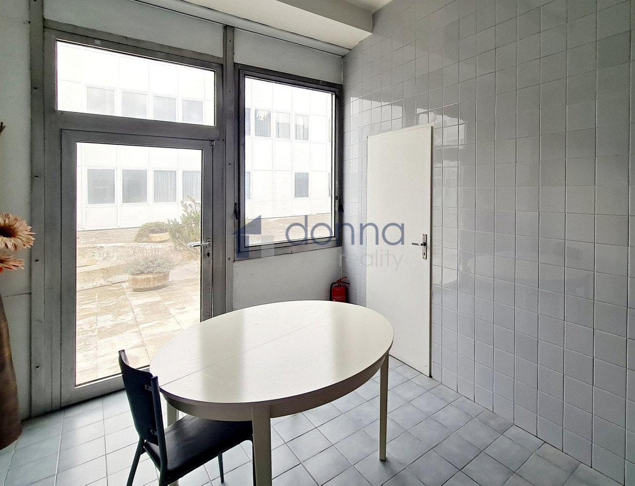Pronájem obchodních prostor 170 m² – fotografie 3