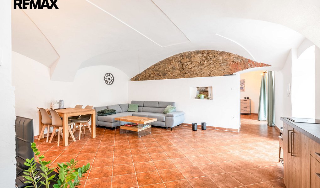 Prodej domu 363 m² s pozemkem 1 624 m², Paračov – náhled fotky 3