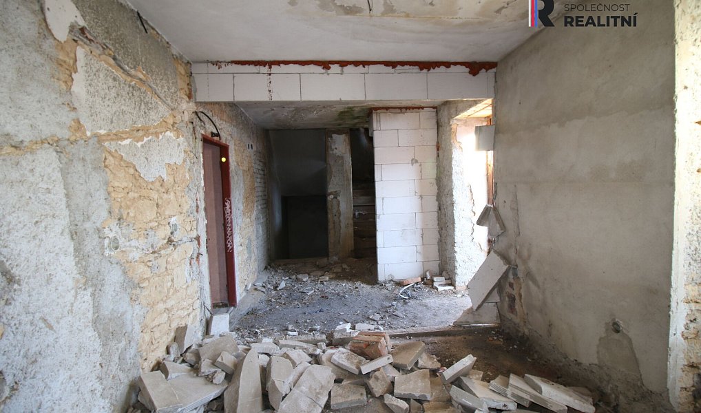 Prodej domu 618 m² s pozemkem 3 191 m², Chorušice – náhled fotky 15