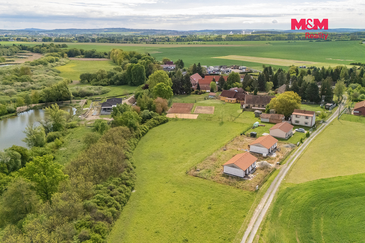 Prodej stavebního pozemku 951 m² – fotografie 2