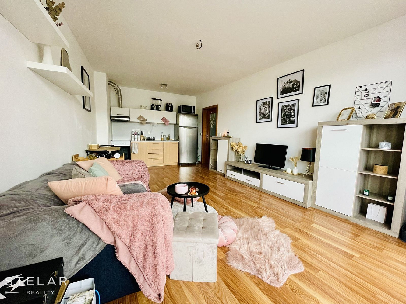Pronájem bytu 2+kk 61 m² – fotografie 2