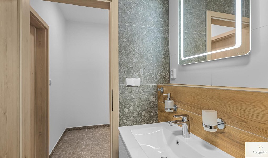 Pronájem bytu 2+kk 44 m², Hořovice – náhled fotky 11