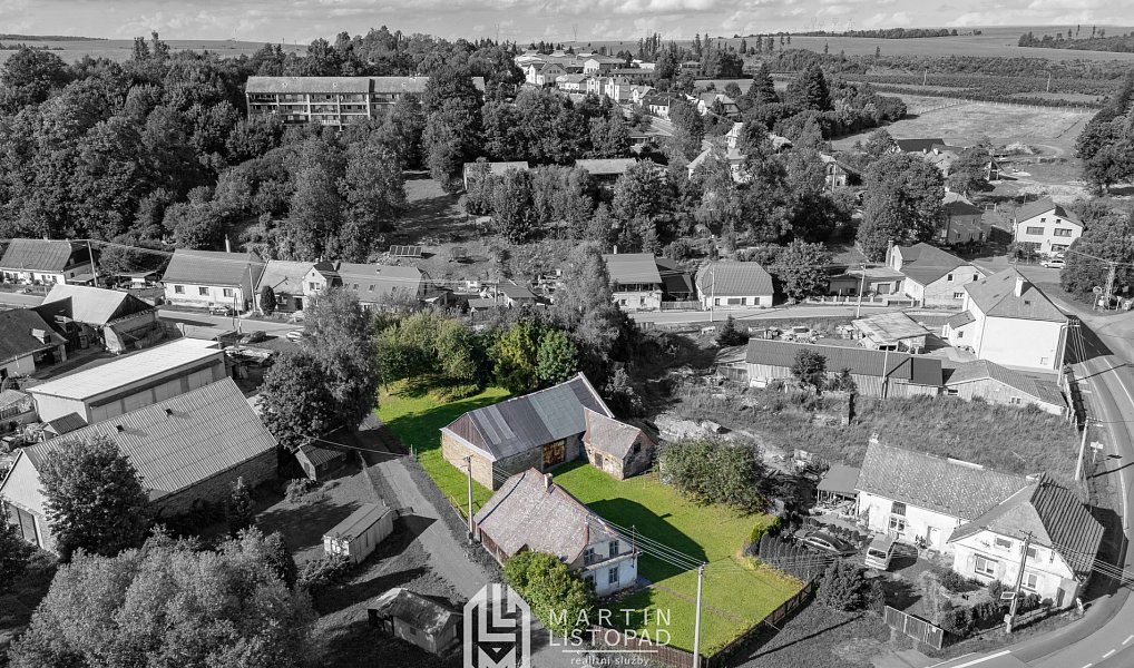 Prodej stavebního pozemku 1 379 m², Dvorce – náhled fotky 2
