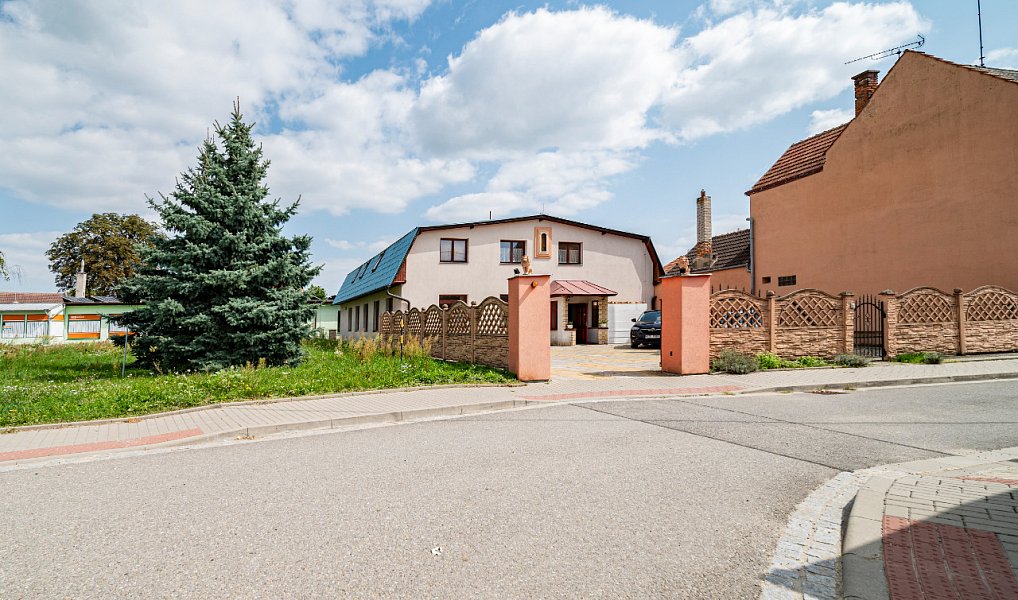 Prodej obchodních prostor 500 m², Nedakonice – náhled fotky 2