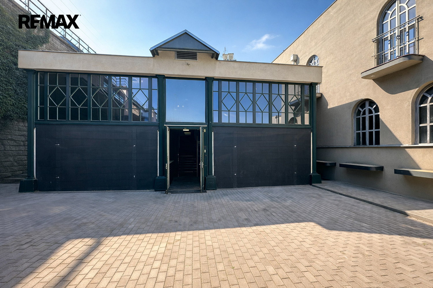 Pronájem obchodních prostor 595 m² – pohled 4